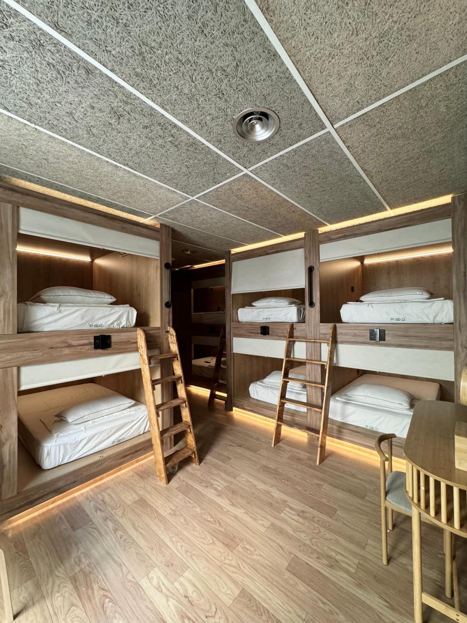 The Pod Suite Hostel Village 발렌시아 외부 사진