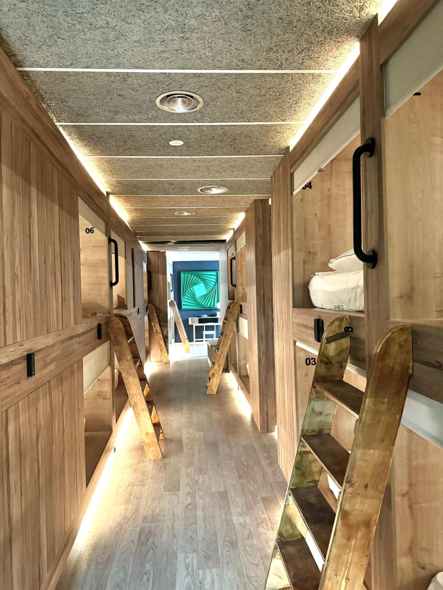 The Pod Suite Hostel Village 발렌시아 외부 사진