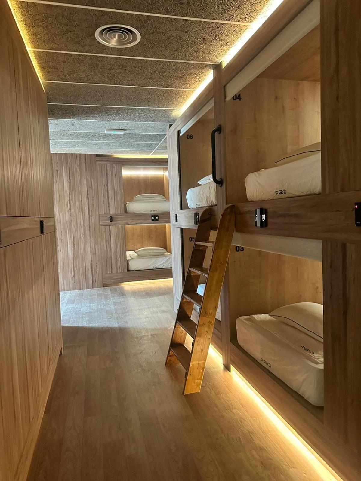 The Pod Suite Hostel Village 발렌시아 외부 사진