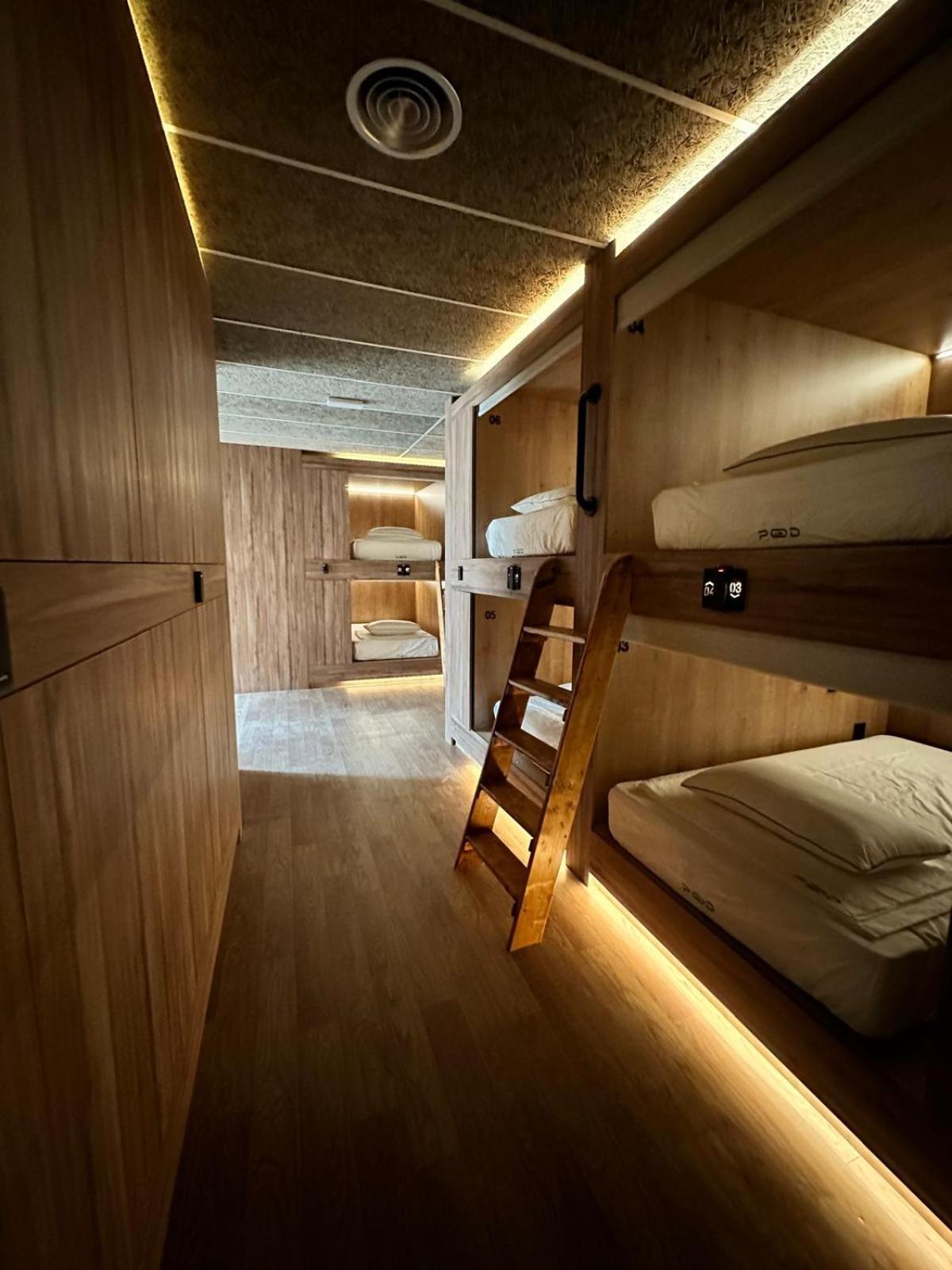 The Pod Suite Hostel Village 발렌시아 외부 사진