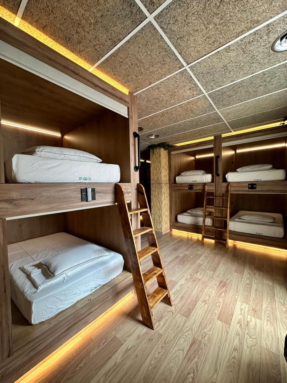 The Pod Suite Hostel Village 발렌시아 외부 사진